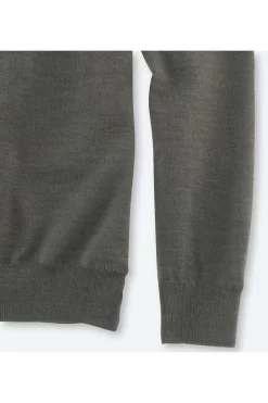 OLYMP Casual Modern Fit Herren Pullover V-Ausschnitt Oliv -Ho ho ho, Mode in Grün. 0150 10 47 4 800