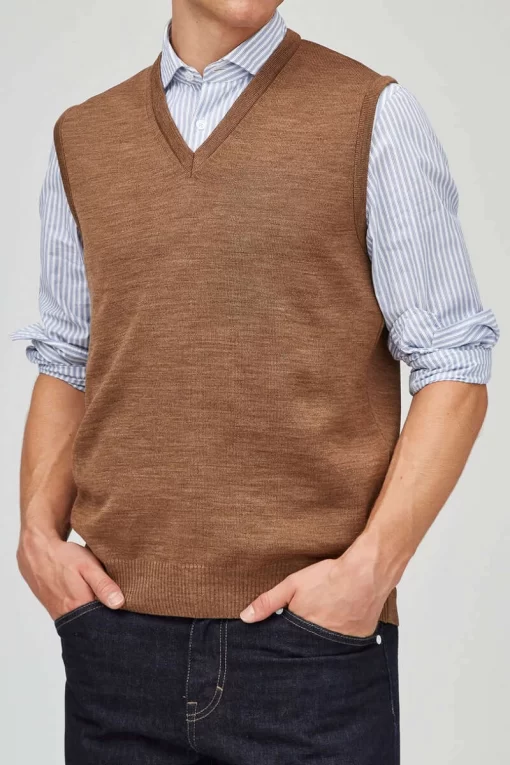 MAERZ Superwash Classic Fit Herren Pullunder V-Ausschnitt Braun -Ho ho ho, Mode in Grün. 460000 170 800